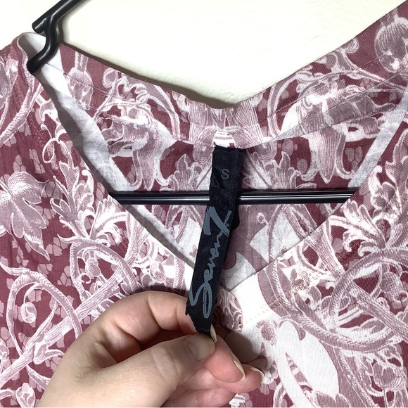 < Seven7 Women’s V-Neck Patterned Top> - Picture 3 of 5